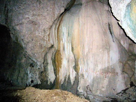 Le dôme de calcite à l'intérieur de la Balme à Roland