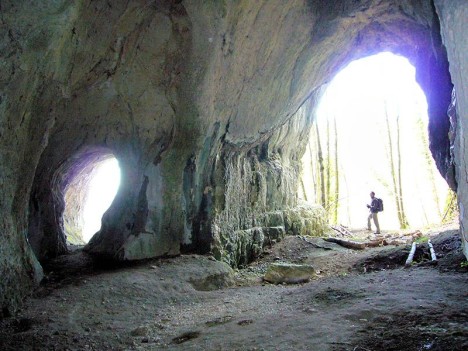 Entrée principale et fenêtre de la Balme à Roland