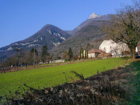 La pierre Chanduraz domine Béon
