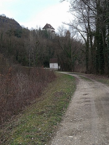 Sur le chemin des Brotteaux de Cordon dominé par le Château de la Barre, fév. 2021