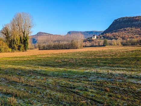 Le Mont de Cordon et le Château de la Barre