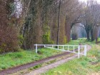 Barrière à l'entrée de l'ancienne ligne de chemin de fer