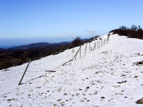 Progressant sur la crête d'Innimond un regard vers le Nord