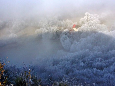 La ferme de Lambra depuis le point de vue de la Contamine
