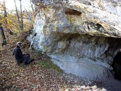 Devant la Grotte de la Jaquette, Marchamp