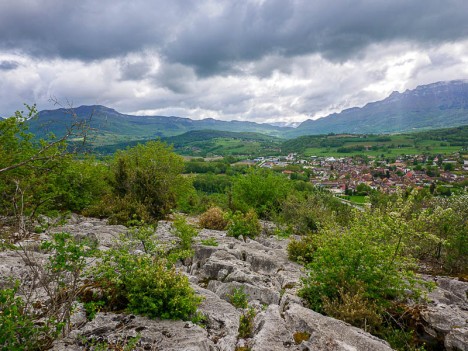 Par le lapiaz de la Montagne de Chemilieu