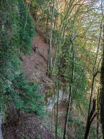 Dans le passage des Rochers de la Falconnière