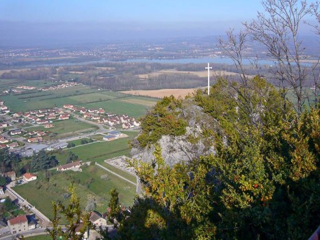 La Croix de Chateland, Serrières de Briord