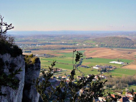 Croix de Chateland, Serrières de Briord