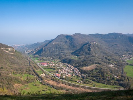 Torcieu et la Croix des Moines