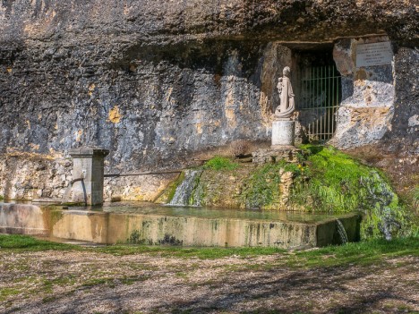 Vierge et Fontaine de la Doue