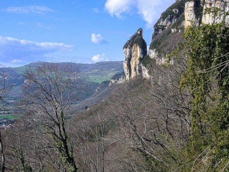 Le piton caractéristique qui borde la Montagne de Cuny