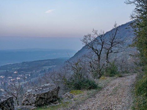 La piste domine Bouis