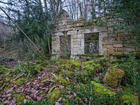 Ruine, pierres de tuf