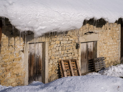 Neige sur le toit, la Correrie