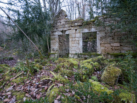 Ruine, pierres de tuf