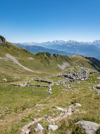 Le Colomban, vieux enclos de pierres sèches