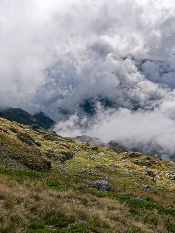 Le Mont Bellacha encombré de nuages