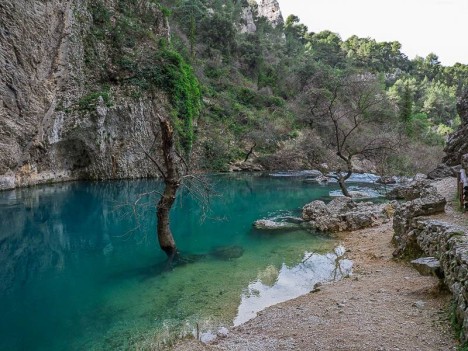 Fontaine de Vaucluse, au bord du lac
