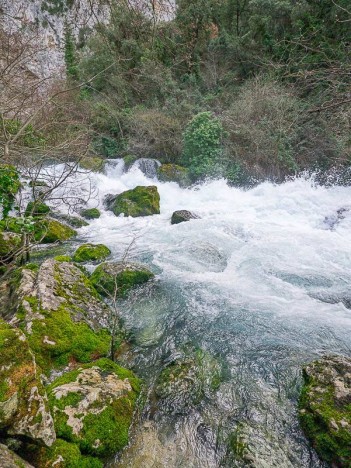 Fontaine de Vaucluse, remous en aval du lac