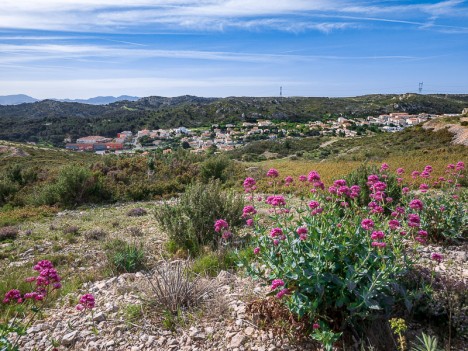 Le Rove, village au cœur des collines