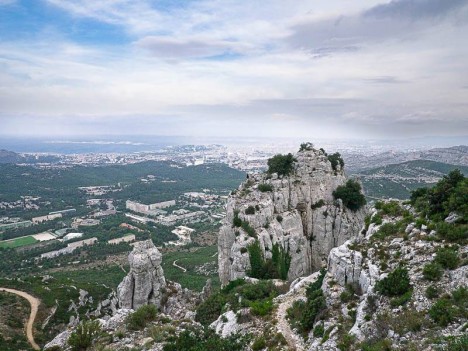 Aiguille Guillemin, Marseille au loin