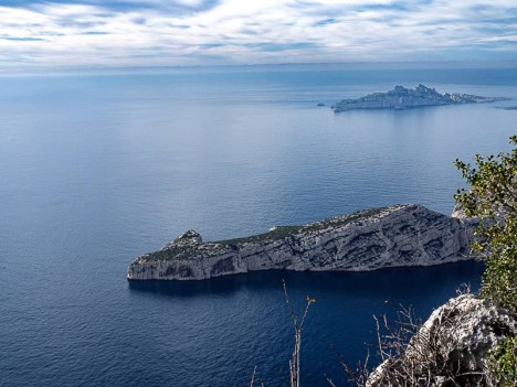 Le Cap Morgiou et l'ile de Riou, depuis le Col de la Candelle