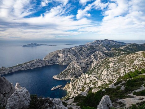 Le massif de Marseilleveyre depuis le Col de la Candelle