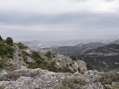 Marseille dans la brume