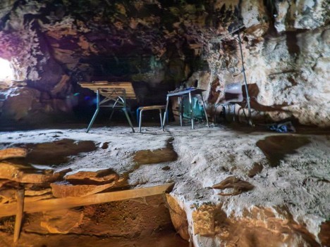 Salle de séjour de la Grotte des Émigrés