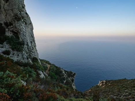 Le sentier de la Grotte des Émigrés