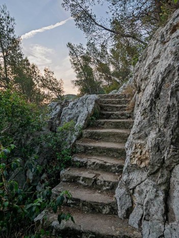 Escalier sur le chemin du Tunnel des Goélands