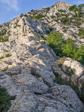 Au pied de l'arête Est du Sommet de Marseilleveyre