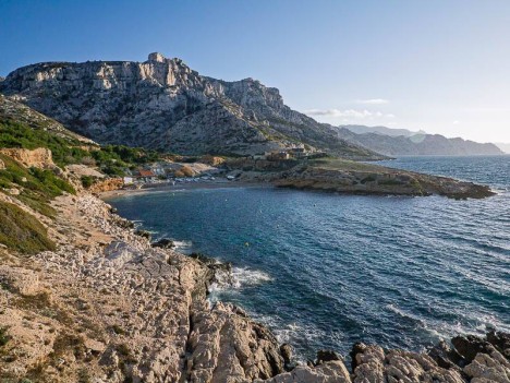 La Tête de Malvallon domine la Calanque de Marseilleveyre