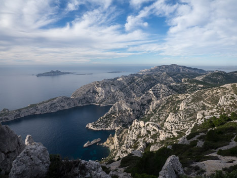 Le massif de Marseilleveyre depuis le Col de la Candelle