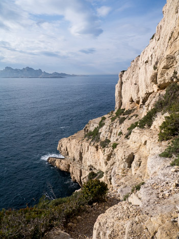 Sentier avant la traversée de la Corniche du Pêcheur