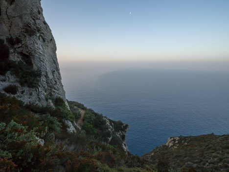 Le sentier de la Grotte des Émigrés