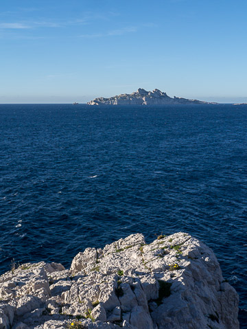 L'Île de Riou au large du Cap Morgiou,