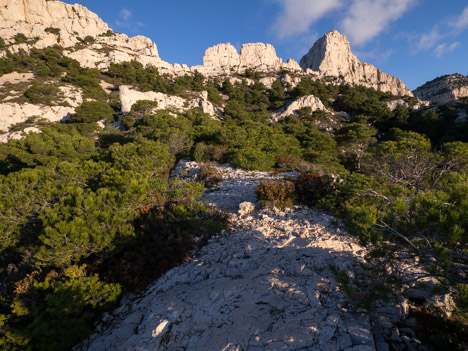 Rocher de Saint-Michel depuis le Vallon de la Mounine