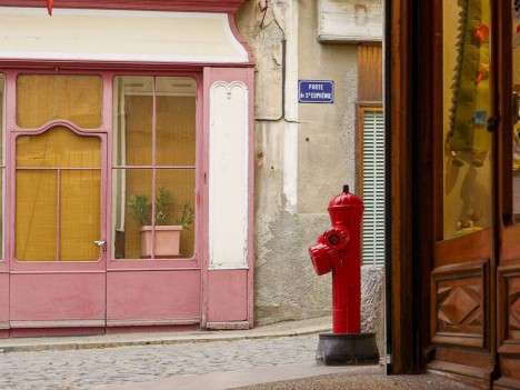 Façade et borne incendie, Buis-les-Baronnies