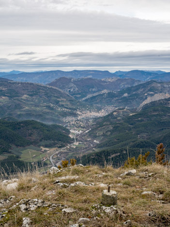 Repère du point 1047 sur la Montagne de Bluye