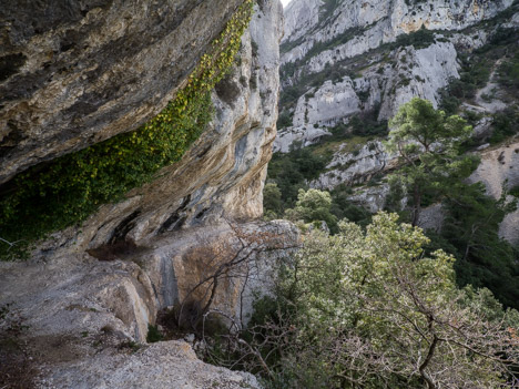 Encorbellement sur la vire des Rochers de Baude