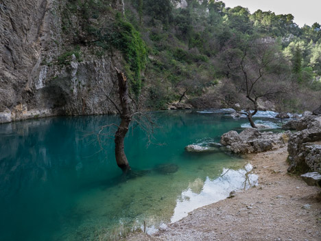 Fontaine de Vaucluse, au bord du lac