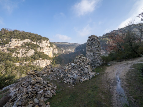 Les cairns de la Clap sur le chemin de Chantebelle