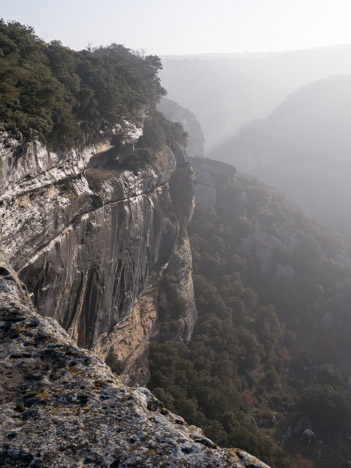 Falaises de Buoux, le rocher ruisselle