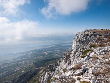 Des grimpeurs engagés sur le pilier du Baù des Vespres, Montagne Sainte-Victoire