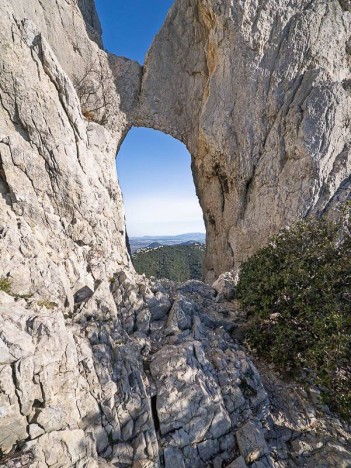 Fenêtre dans les Dentelles Sarrasines