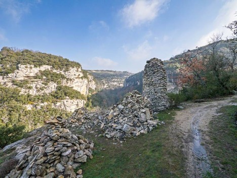 Les cairns de la Clap sur le chemin de Chantebelle