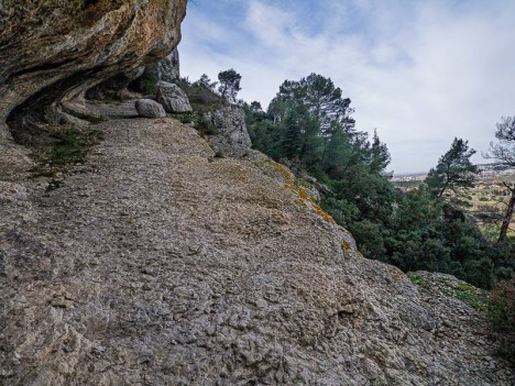 Blocs sur la vire des Rochers de Baude