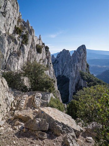 Dentelles Sarrasines, crête du Devès